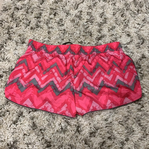 Umbro pink athletic shorts - Picture 5 of 6